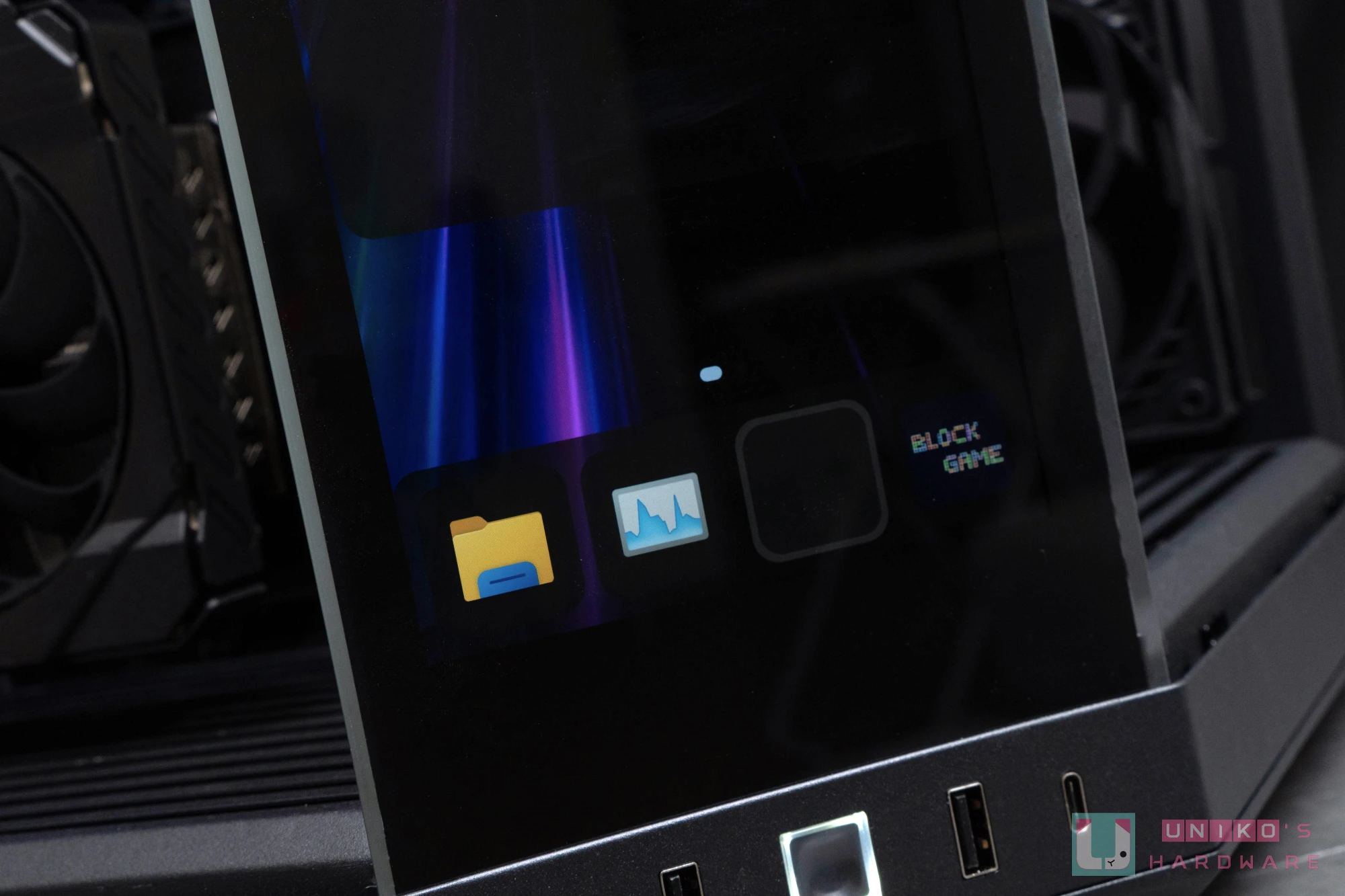 多了屏幕观感再提升！ HYTE Y70 Touch 全景机壳开箱评测