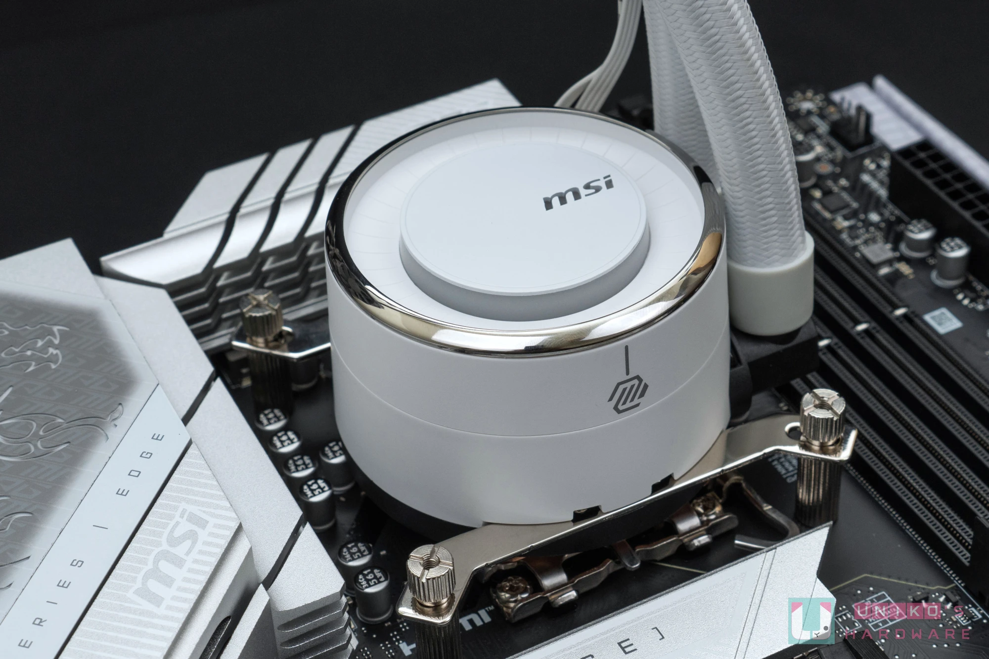 白色新潮流！ MSI MAG CORELIQUID E360 WHITE 水冷散热器开箱评测
