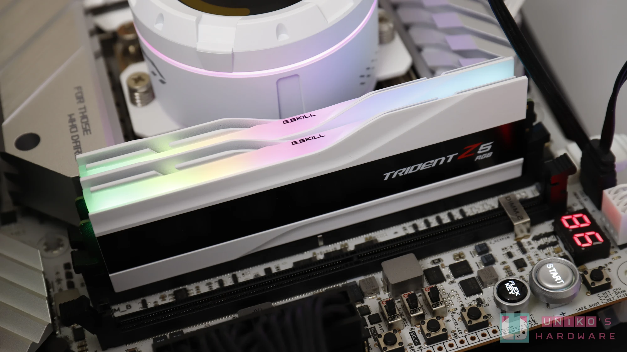 ROG MAXIMUS Z790 APEX 超上 DDR5-8533！ 芝奇幻锋戟 Trident Z5 RGB DDR5-8000 内存开箱评测