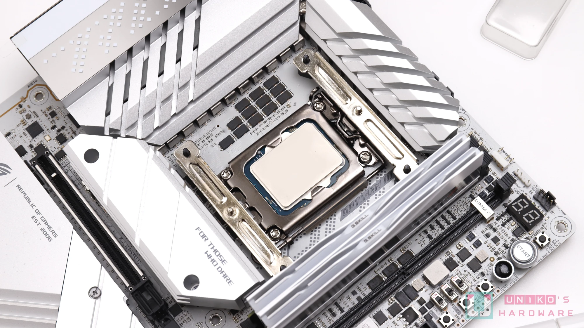 ROG MAXIMUS Z790 APEX 超上 DDR5-8533！ 芝奇幻锋戟 Trident Z5 RGB DDR5-8000 内存开箱评测