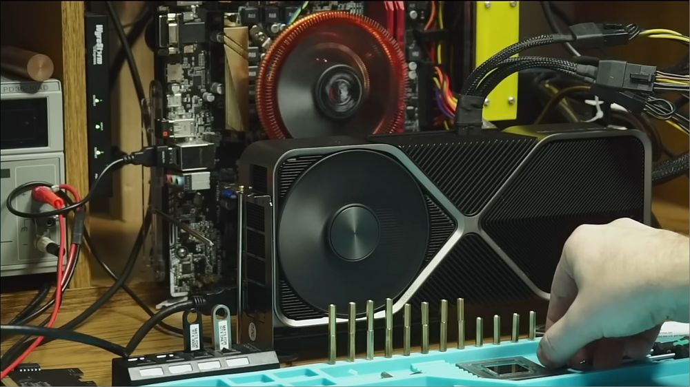 RTX 4090 维修有够惊，国外 Youtuber 卸除 GPU 芯片发现居然有虫 - 榜哥