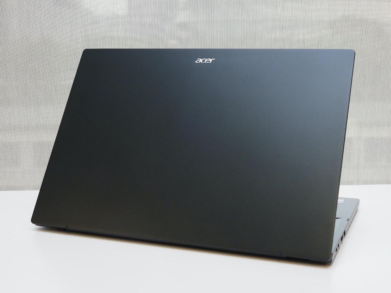 搭载AMD Ryzen 7 7840U的Acer Swift Edge 16评测，效能出色但受限轻薄设计影响持续效能