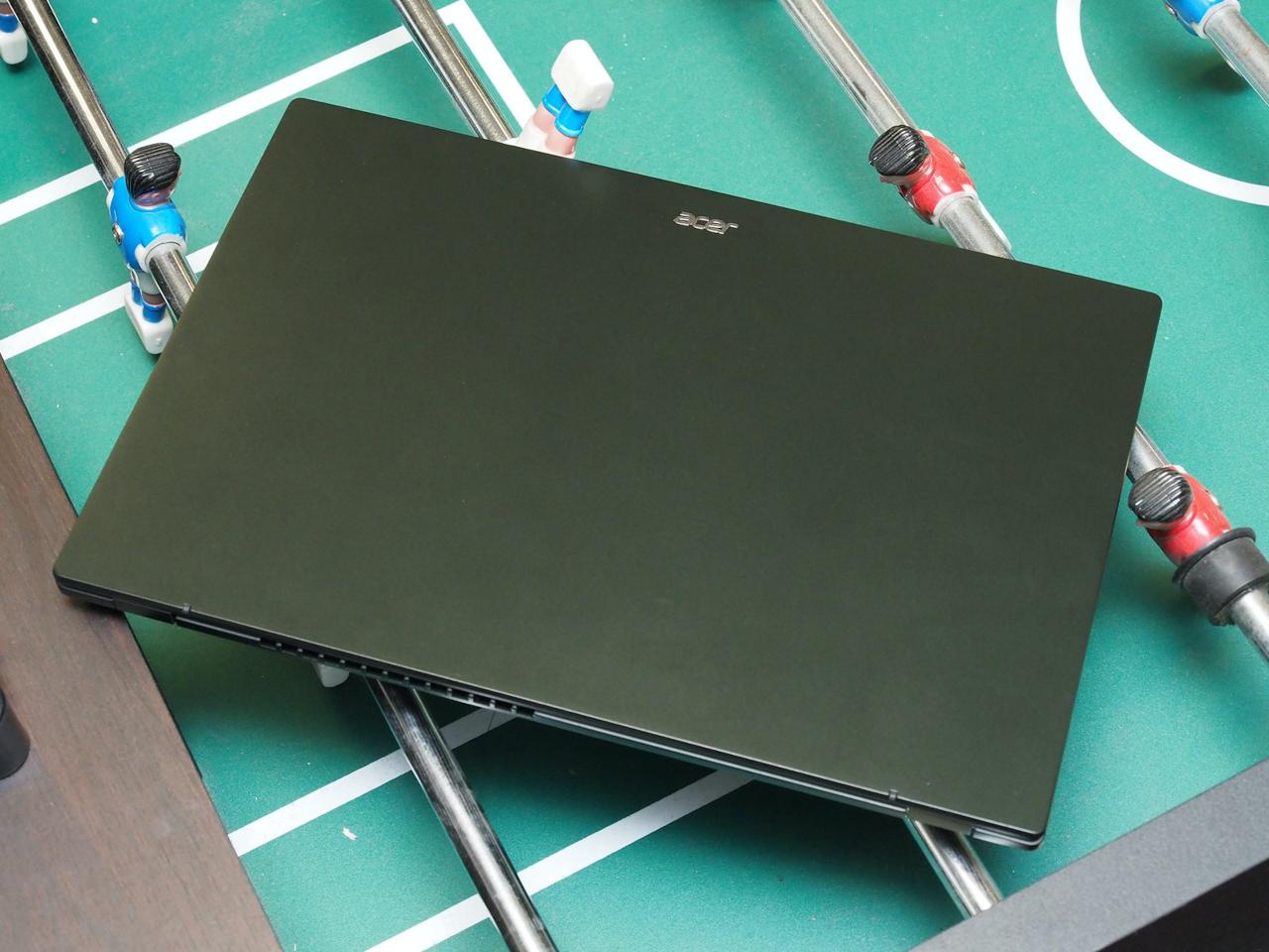 搭载AMD Ryzen 7 7840U的Acer Swift Edge 16评测，效能出色但受限轻薄设计影响持续效能