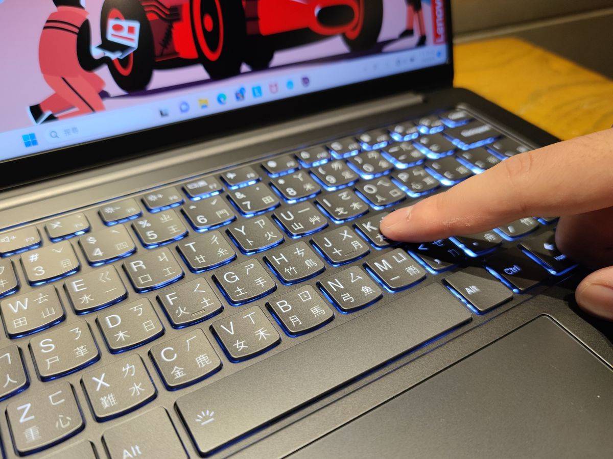 轻薄高效专业创作型笔电Lenovo Yoga Pro 7i开箱分享
