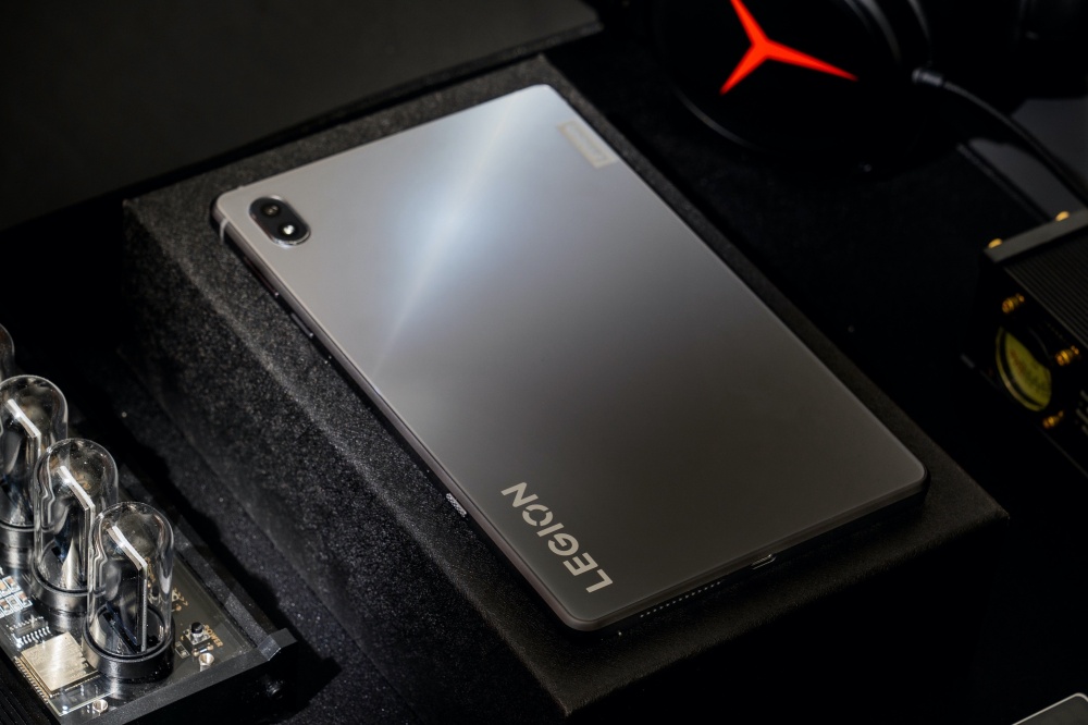 联想提前揭晓第三款Legion Phone游戏手机、首款游戏平板Y700具体规格