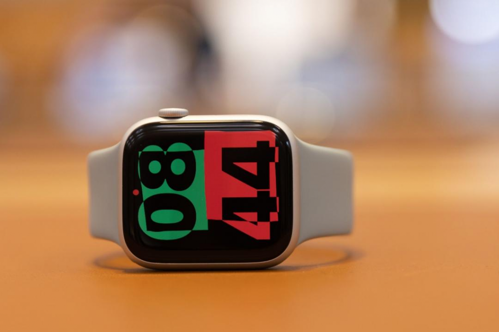 苹果超酷专利曝光！ Apple Watch表盘会随表带、服装自动变色