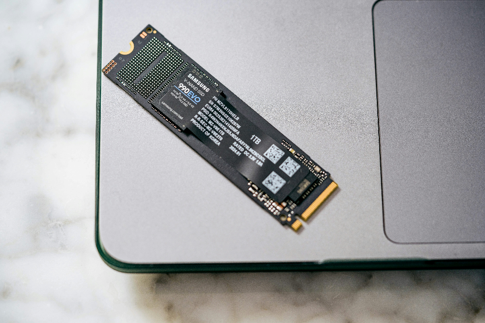 4 种 SSD 速度测试方法，检查你的读写速度正不正常 - 榜哥