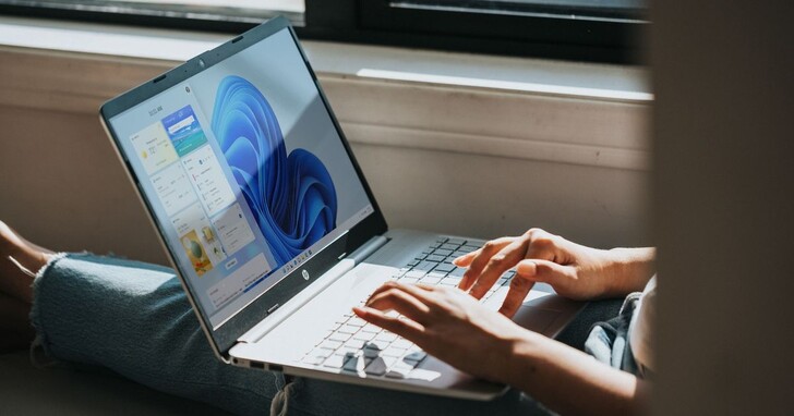 如何查询目前使用的Windows 11版本组建？