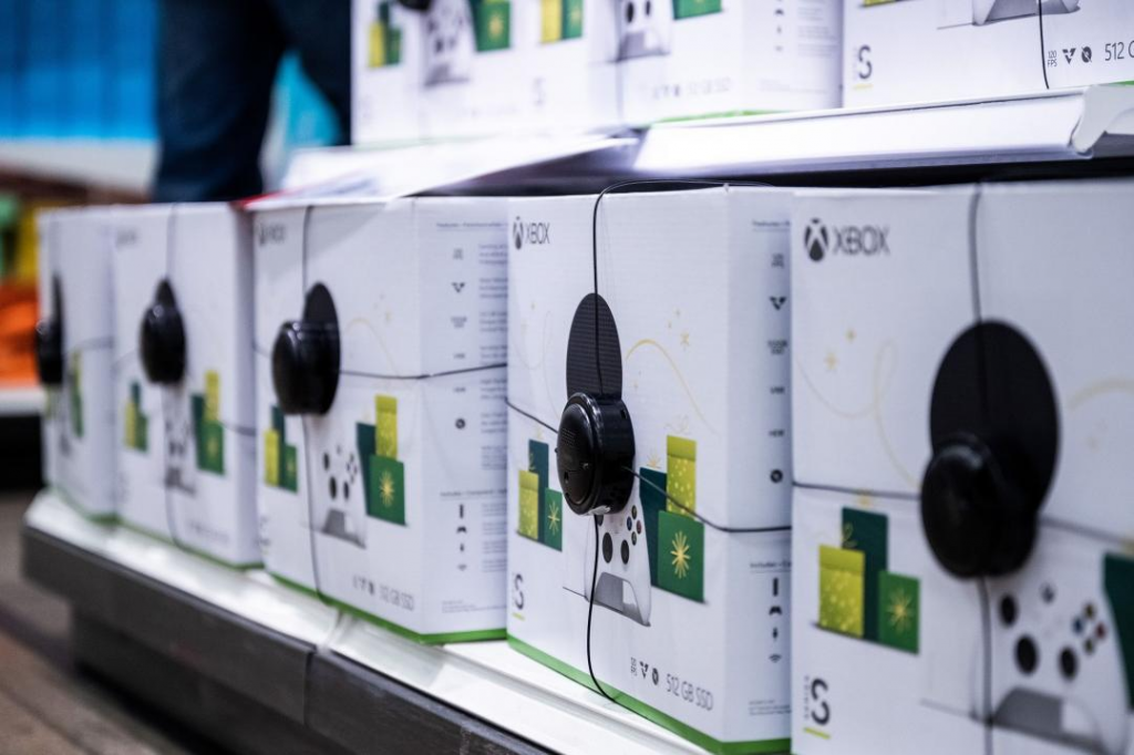 微软自叹输给索尼、任天堂！ 罕见公开 Xbox 主机「真实销量」