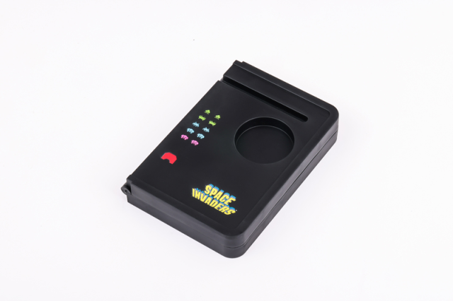 功能超多只差不能玩！ 宝岛社推出「SPACE INVADERS Table Book」附属迷你折叠桌使用超方便！