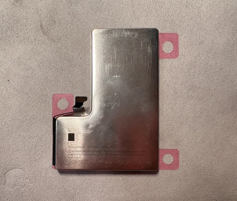 iPhone 16 Pro电池金属外壳间谍照曝光！ 除散热还改进什么？ 1