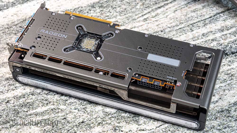 与 GeForce RTX 4070 Super 同台较劲，Sapphire AMD Radeon RX 7900 GRE Nitro+ 实测