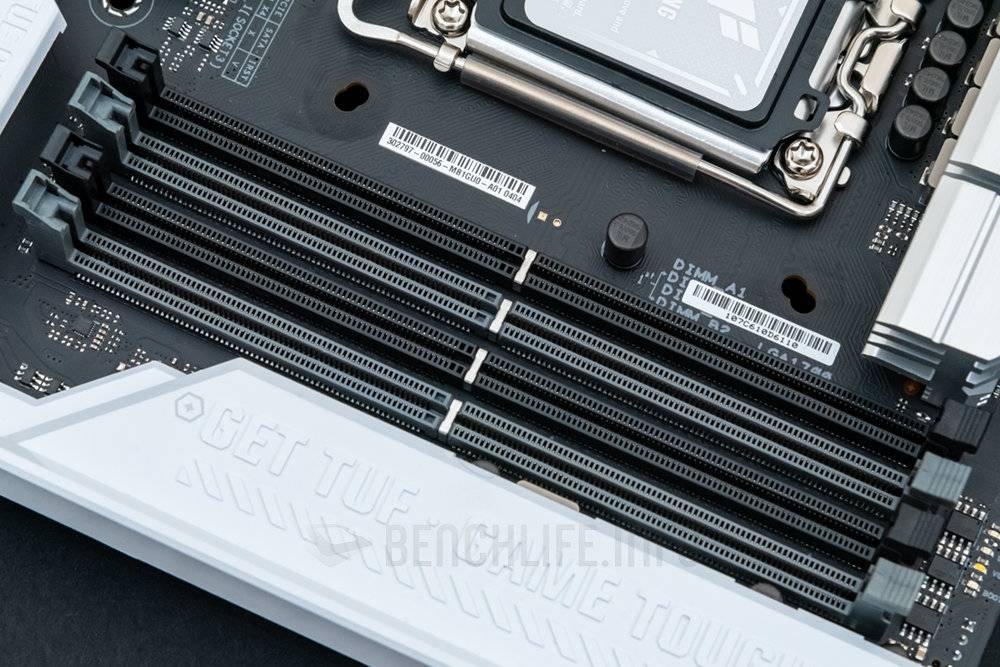 银白风格背插式主板，ASUS TUF Gaming Z790-BTF WiFi开箱