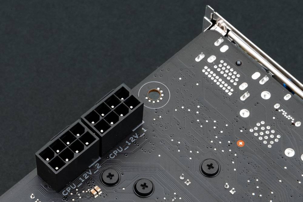 银白风格背插式主板，ASUS TUF Gaming Z790-BTF WiFi开箱
