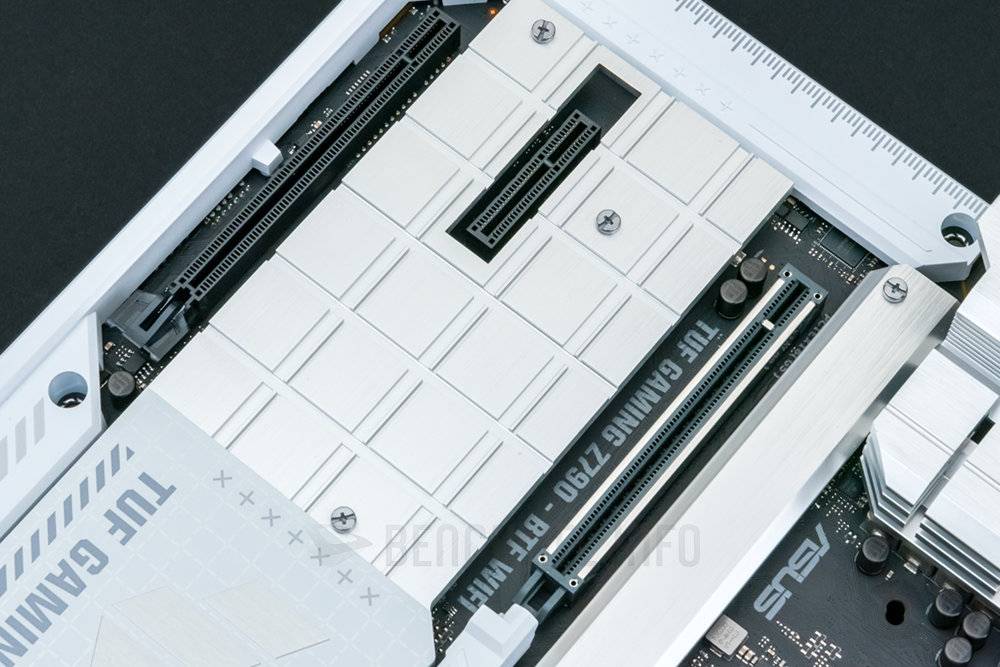 银白风格背插式主板，ASUS TUF Gaming Z790-BTF WiFi开箱