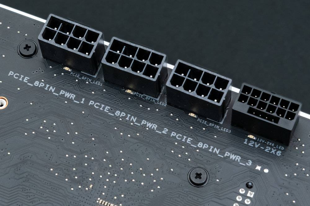 银白风格背插式主板，ASUS TUF Gaming Z790-BTF WiFi开箱