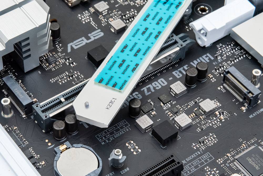 银白风格背插式主板，ASUS TUF Gaming Z790-BTF WiFi开箱