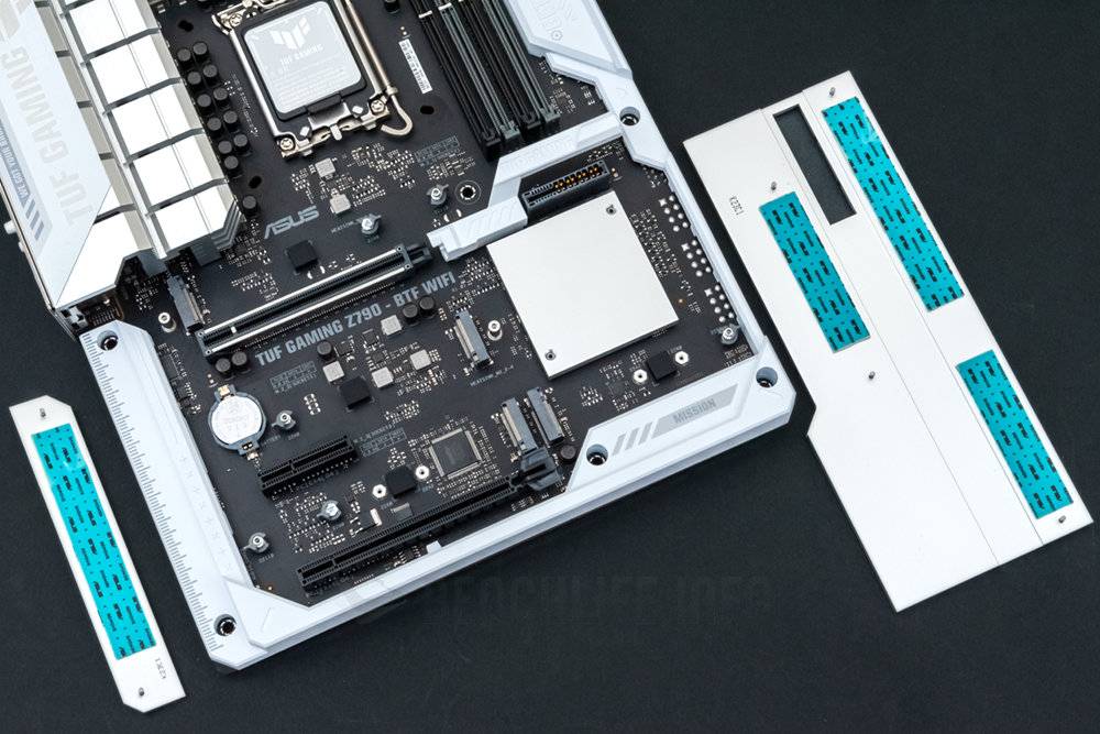 银白风格背插式主板，ASUS TUF Gaming Z790-BTF WiFi开箱