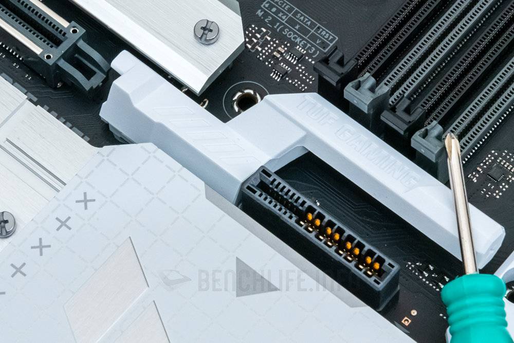 银白风格背插式主板，ASUS TUF Gaming Z790-BTF WiFi开箱