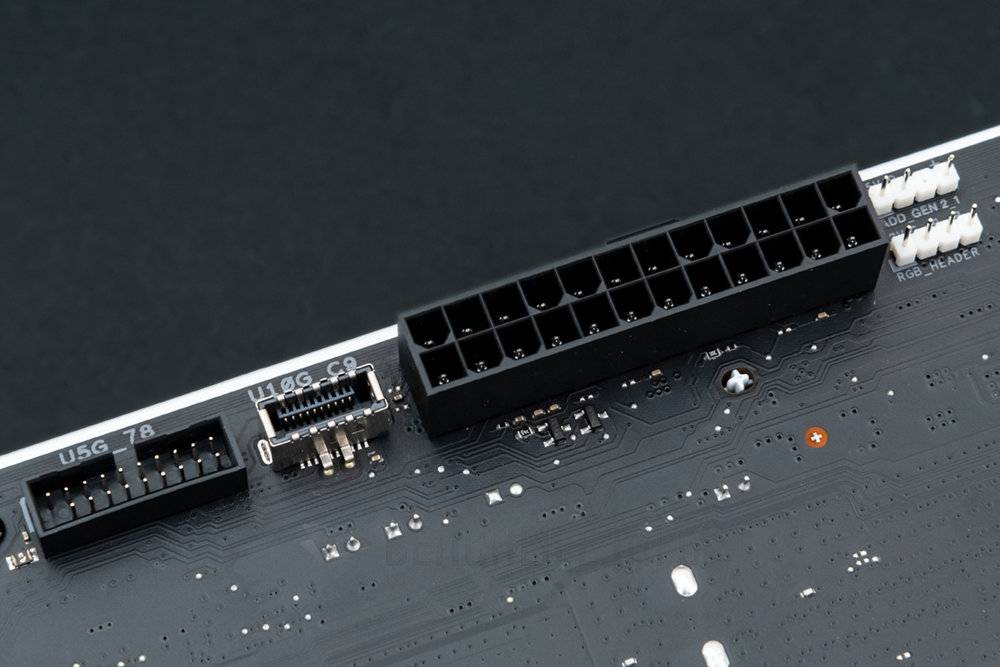 银白风格背插式主板，ASUS TUF Gaming Z790-BTF WiFi开箱