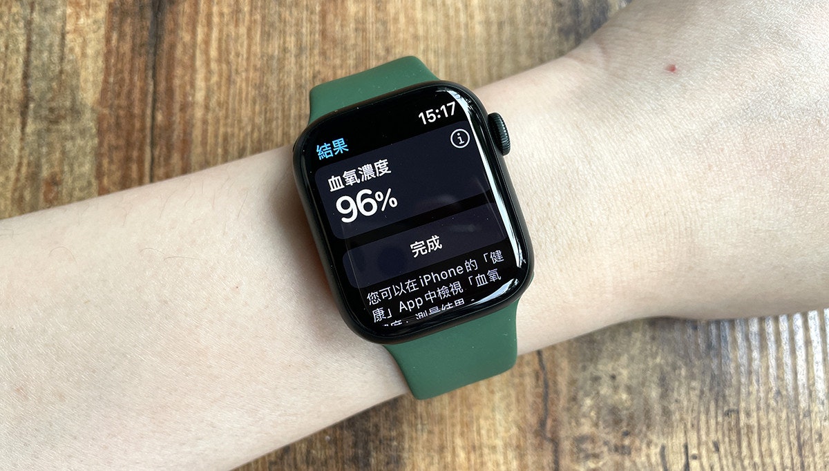 照片中提到了结果、15：17、血氧浓度，包含了看、移动电话、产品设计、看、背带