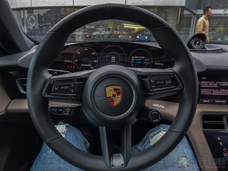 来了！ 新世代 Apple CarPlay 确认将登保时捷与 Aston Martin 车款 - 榜哥