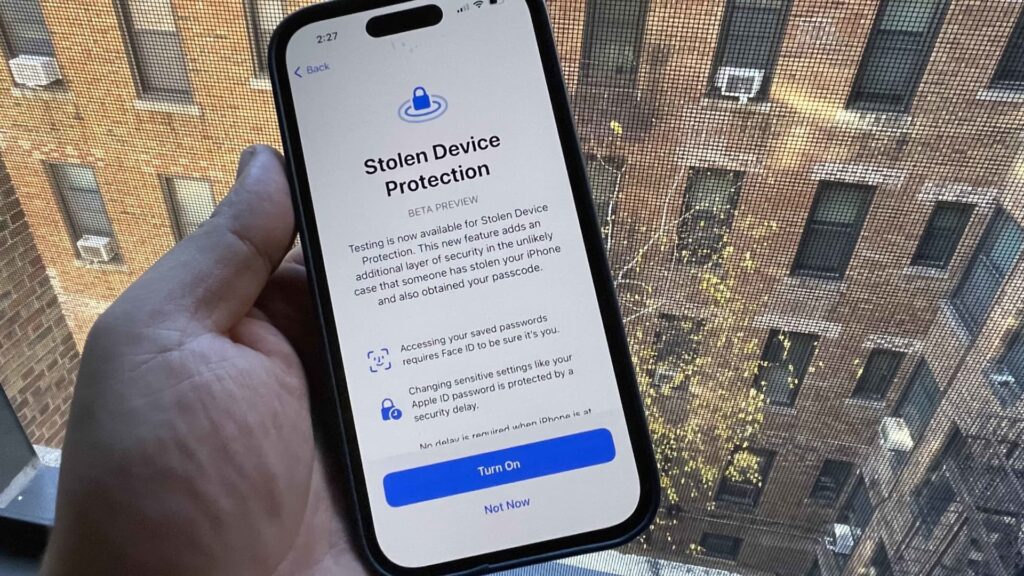 安全感拉满！iOS 17.3公测“防盗保护”功能，小偷有密码也无法付款！