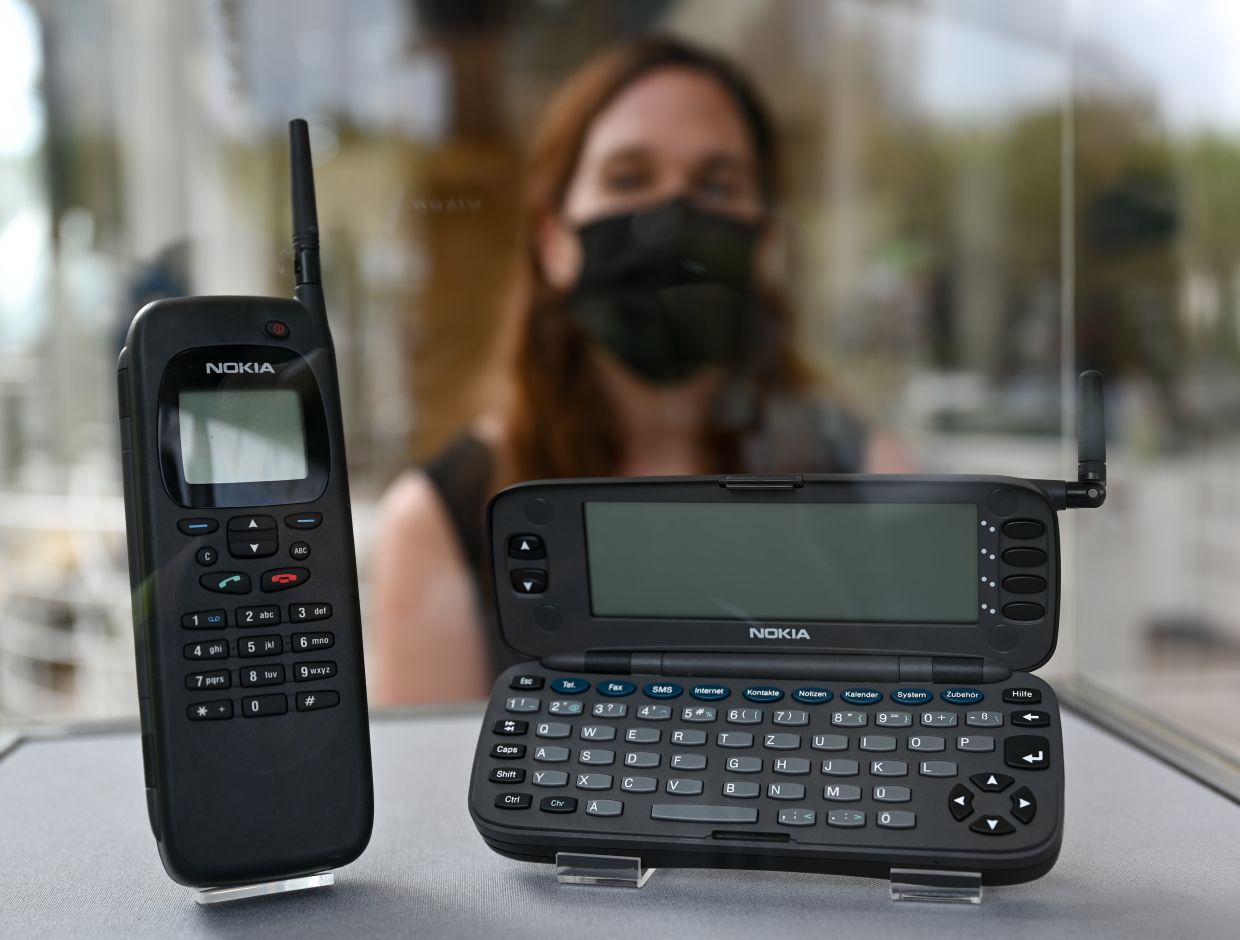 The grandaddy of all smartphones: Nokia's Communicator 9000 turns 25 | The  Star