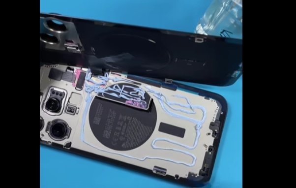玩家给iPhone 15 Pro改装导热管，散热改善后3DMark、《原神》等性能明显提升