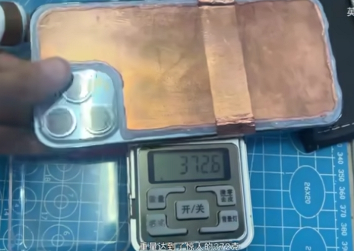 玩家给iPhone 15 Pro改装导热管，散热改善后3DMark、《原神》等性能明显提升