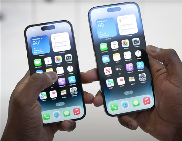 灵动岛要没了？曝Apple将迈入单打孔屏时代：iPhone 17 Pro首发！