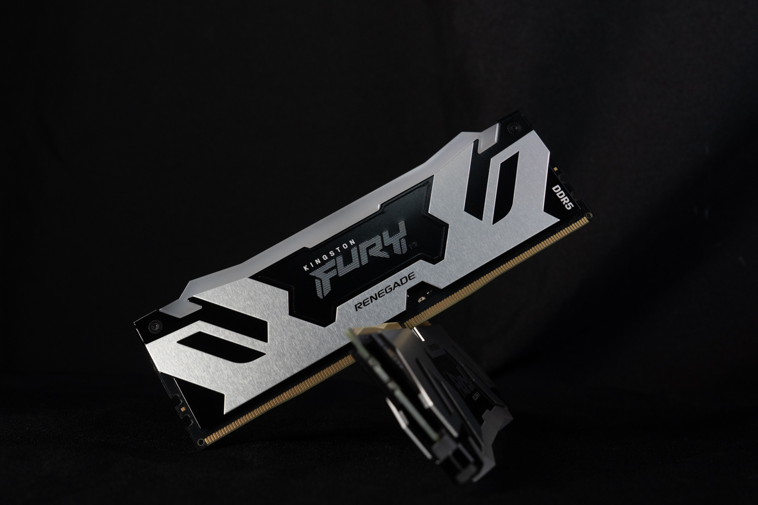 Kingston Renegade DDR5 RGB 非二进制 DDR5 内存性能对比开箱评测