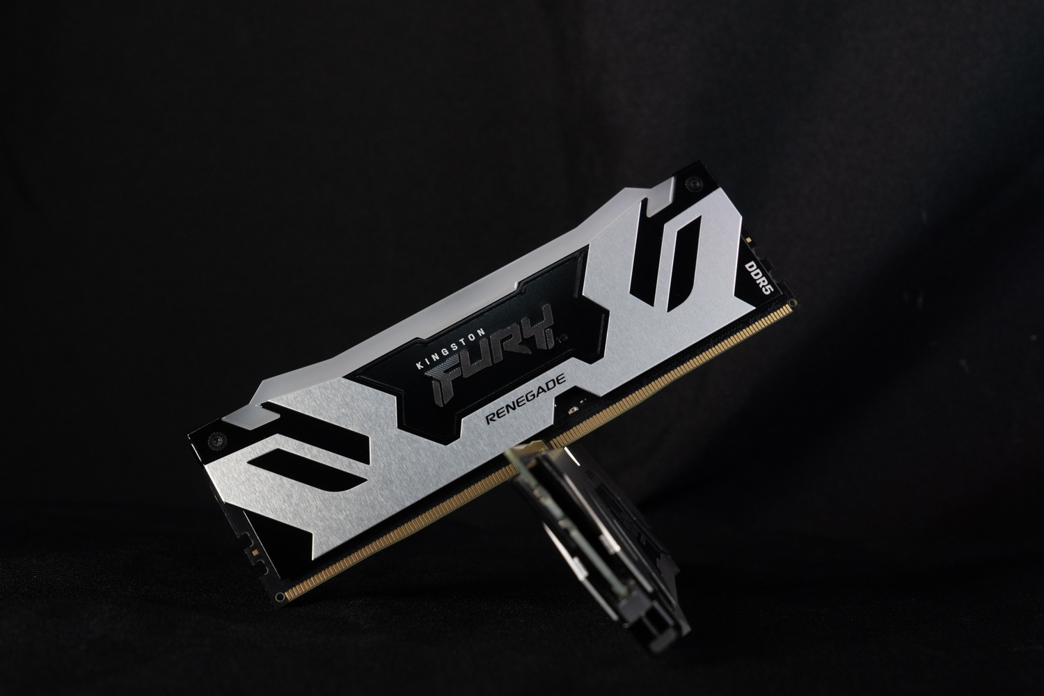 Kingston Renegade DDR5 RGB 非二进制 DDR5 内存性能对比开箱评测