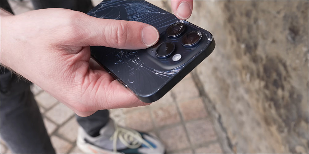 iPhone 15 Pro全球首摔测试，新的弧形边缘钛金属中框似乎不太耐用 - 榜哥