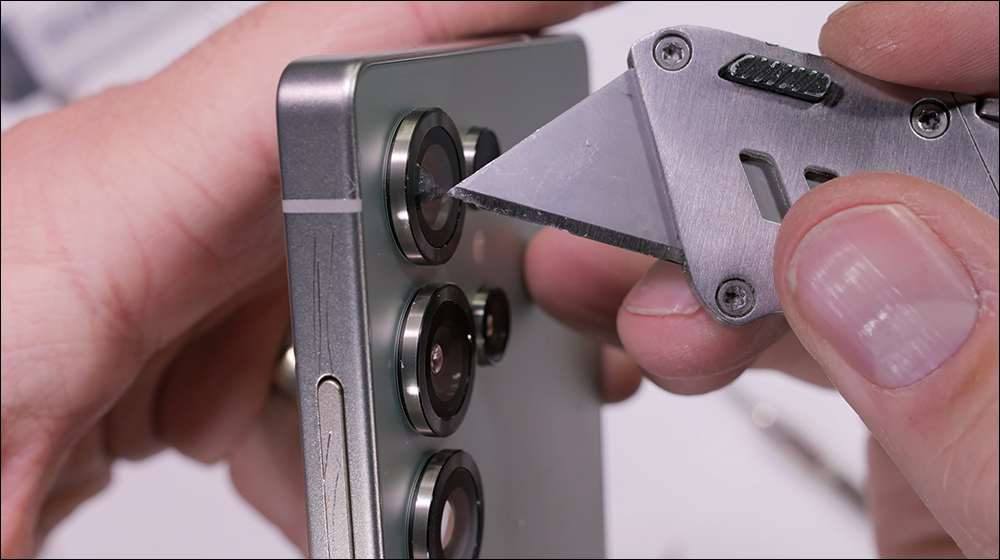 三星 Galaxy S25 Ultra 的镜头环竟然是“假的”？ 你没看错 - 榜哥