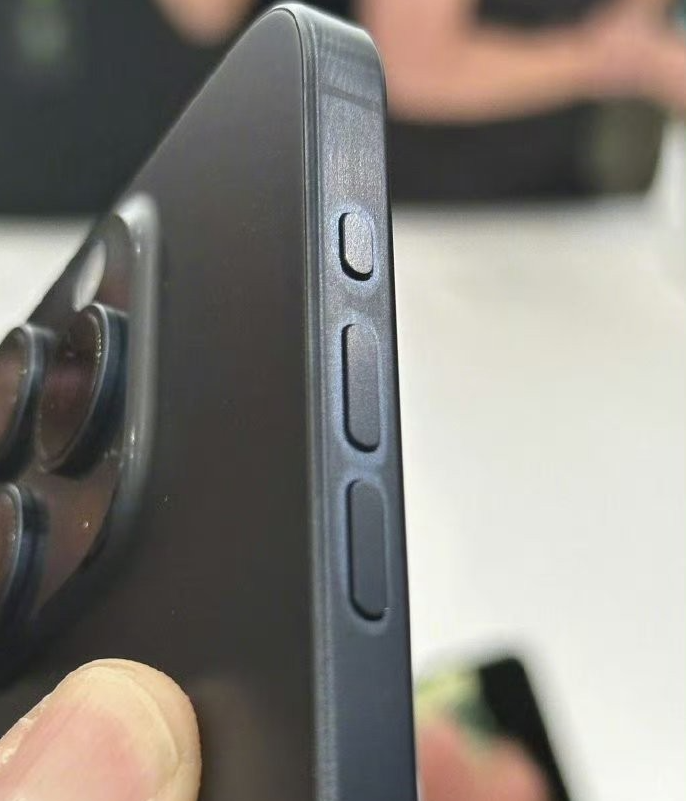 体验者爆料iPhone15 Pro系列存在变色和指纹问题