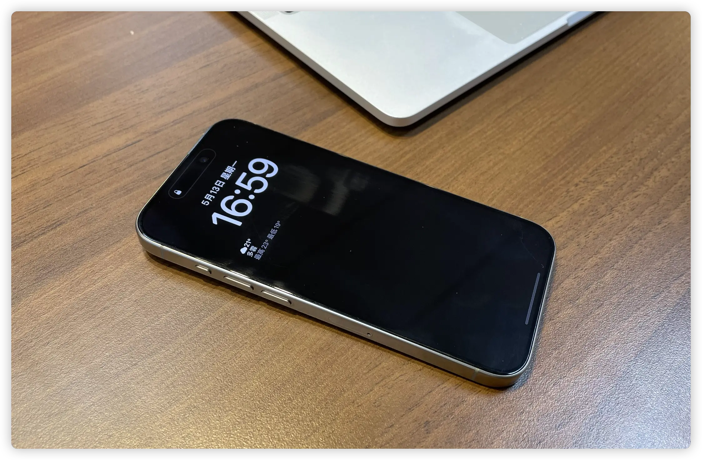 iPhone 待机画面怎么显示时间？支援机型与设置步骤告诉你 第2张