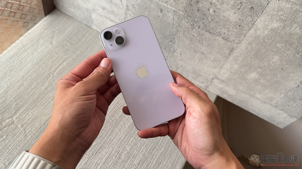 iPhone 14 Plus 开箱体验：怀念的「Plus」手感，更强大的苹果游戏机 - 榜哥