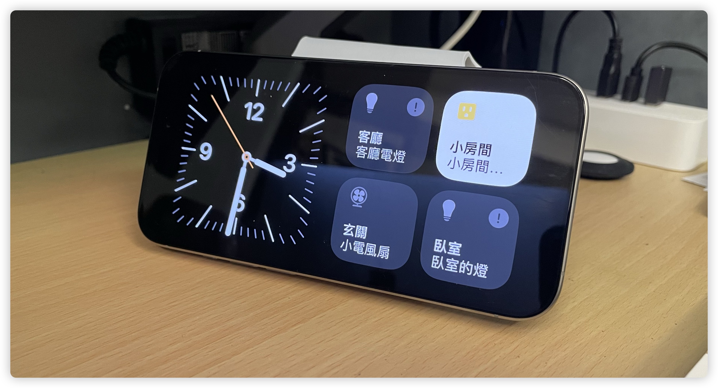 iPhone 屏幕出现红色时钟怎么关闭？教你如何关闭待机模式效果 第11张