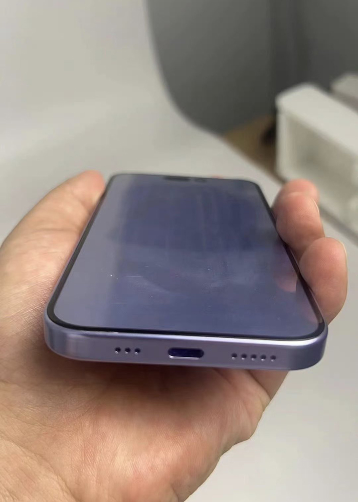 疑似 iPhone 15 Pro 机模动手玩照片现身、通过国外认证，看来发布会近了？ - 榜哥