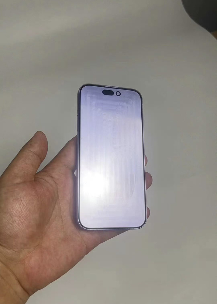 疑似 iPhone 15 Pro 机模动手玩照片现身、通过国外认证，看来发布会近了？ - 榜哥