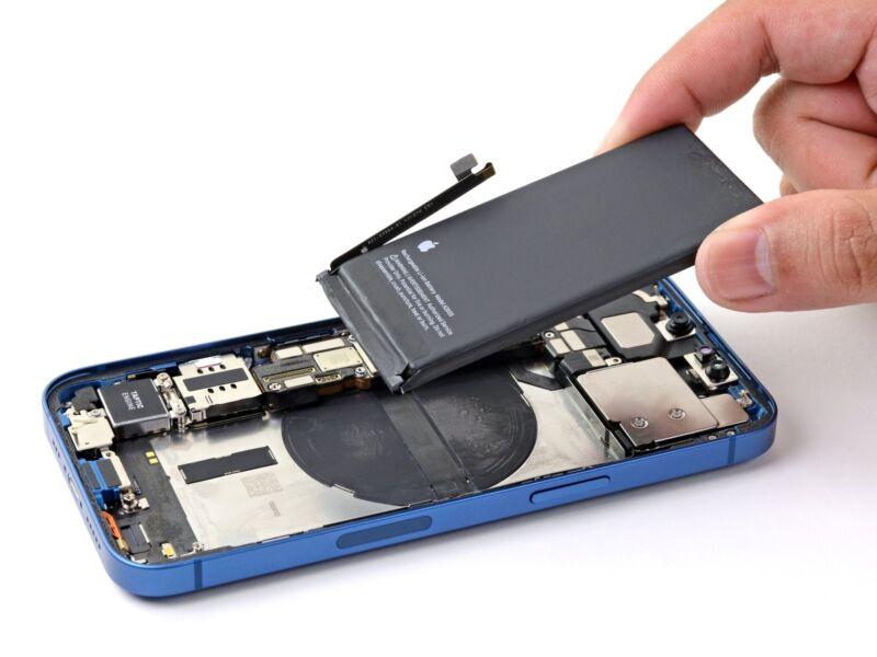 网友投诉iPhone 14电池老化快 1年内健康度就跌到90%