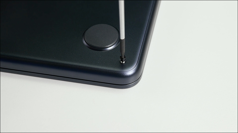 iFixit 拆解 M3 MacBook Air，揭示内部 1 关键变化令读写效能大幅提升 - 摩榜