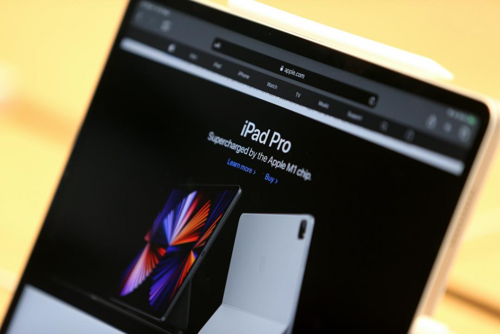 iOS 17.4代码泄密！ 传苹果下一代iPad Pro采新设计Face ID相机