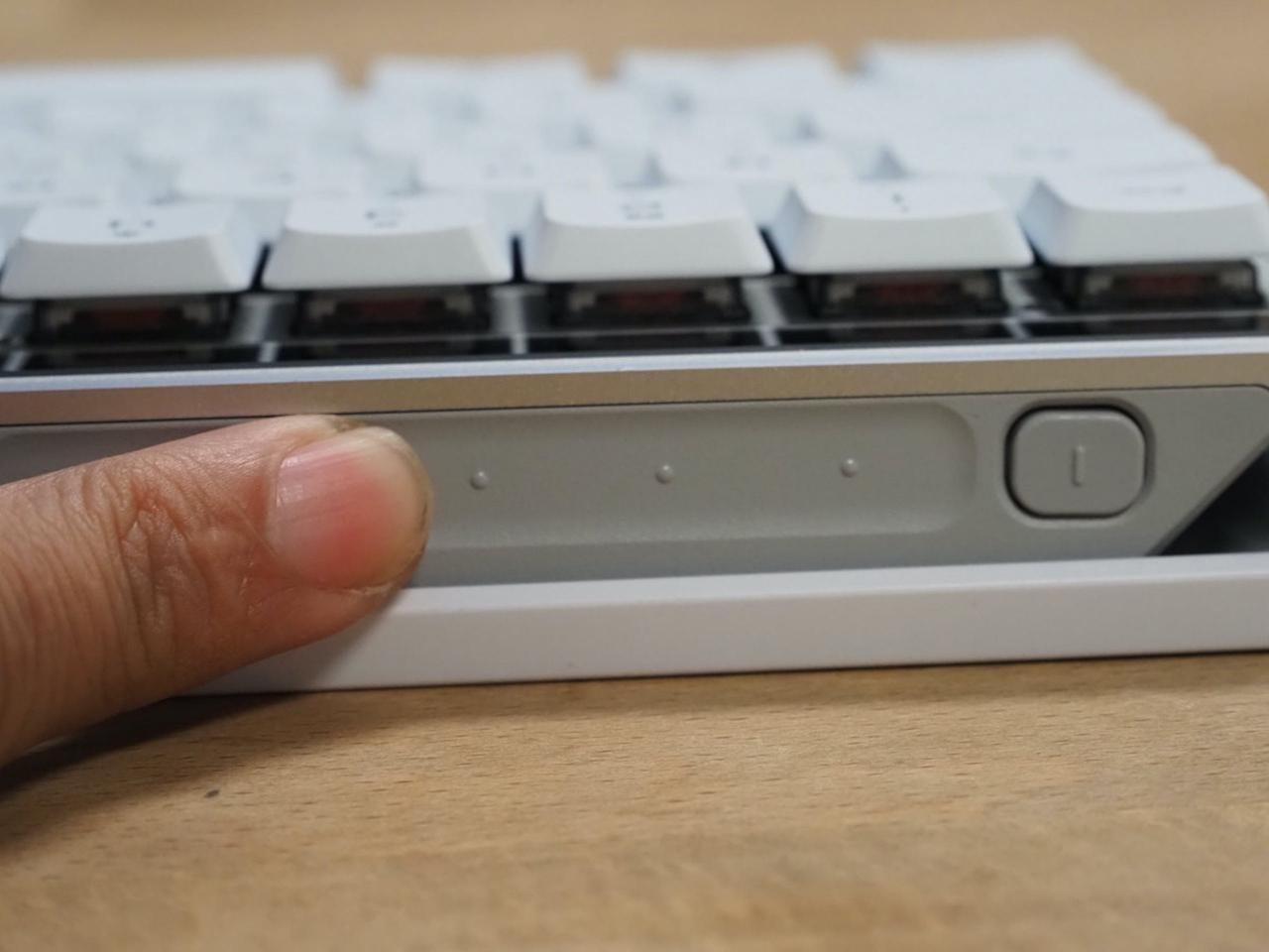 华硕ROG Falchion RX Low Profile矮红光轴65%无线电竞键盘评测，矮光轴纤薄流利兼具薄膜与机械式键盘特色