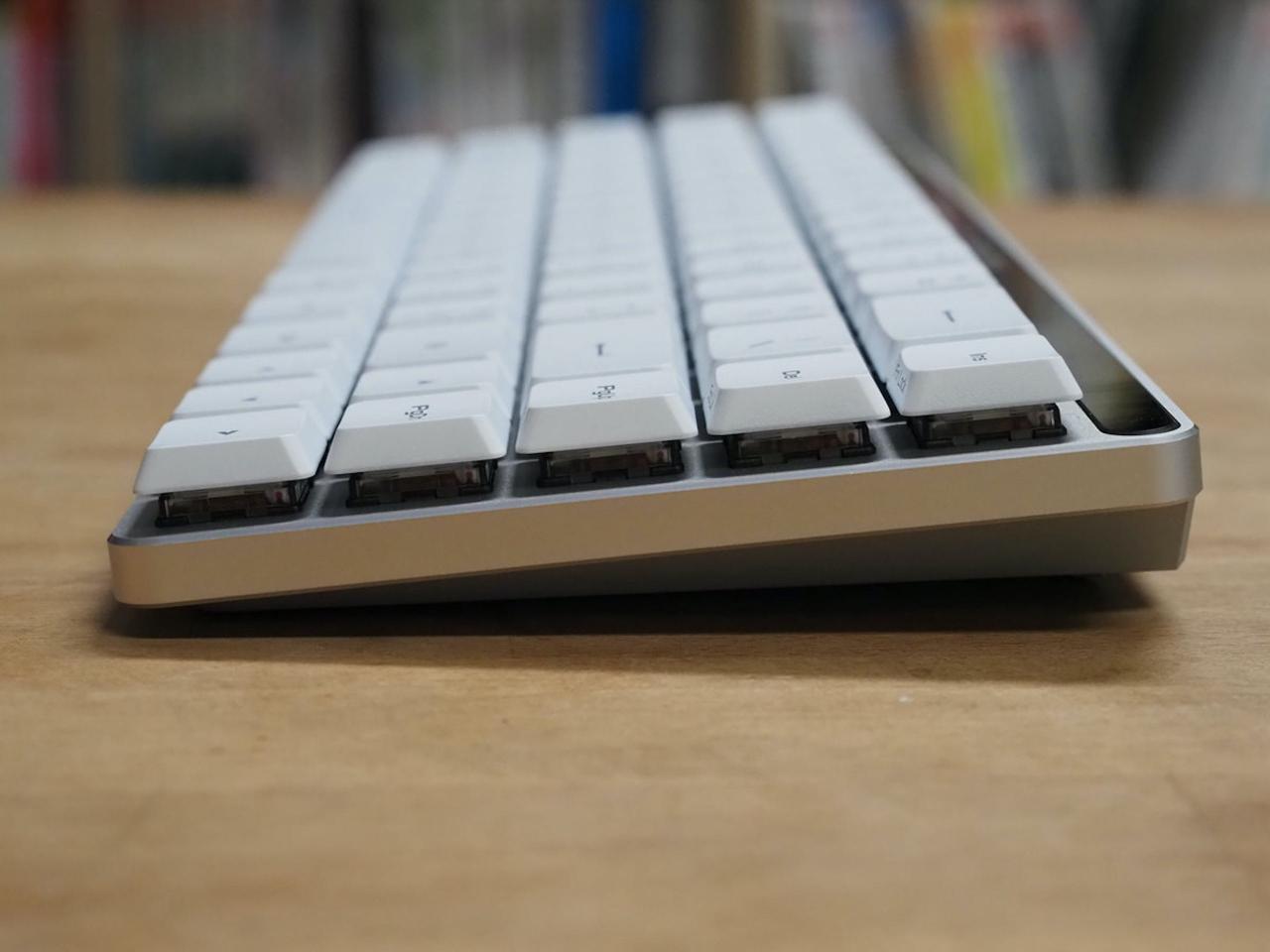 华硕ROG Falchion RX Low Profile矮红光轴65%无线电竞键盘评测，矮光轴纤薄流利兼具薄膜与机械式键盘特色