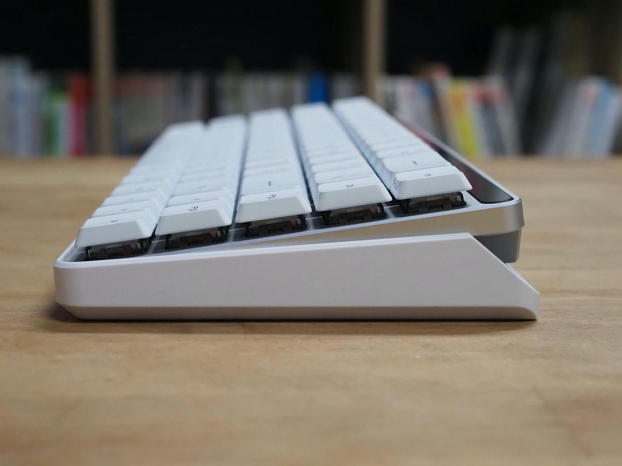 华硕ROG Falchion RX Low Profile矮红光轴65%无线电竞键盘评测，矮光轴纤薄流利兼具薄膜与机械式键盘特色