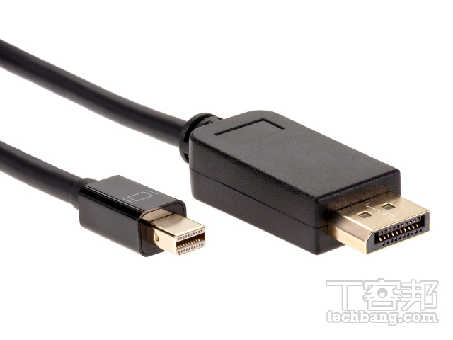 原生 DisplayPort 分为两种接口， 即标准 DisplayPort（右）与 Mini DisplayPort（左），后来才加入 USB-C。