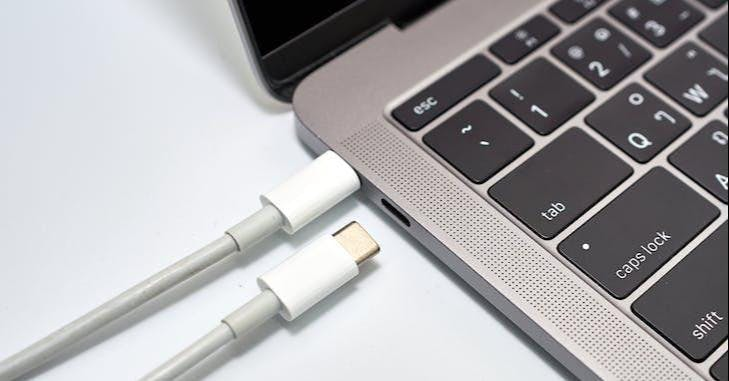 macOS 14.1 的新功能让 Mac 能知道 USB-C 接口有没有进水