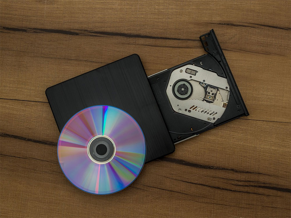 云普及的现在，你还需要用 DVD 储存资料吗？ - 榜哥